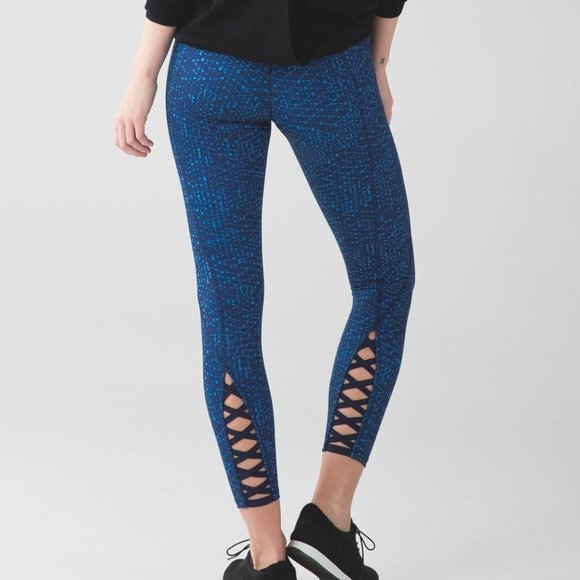 Lululemon Pure Practice Pant in Blue Snake Size 10 Athletic Leggings - Picture 1 of 9